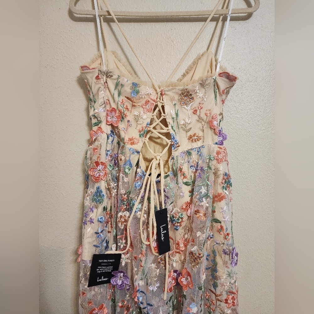 Lulus Mahryn Beige 3D Floral Embroidered Midi Bodysuit Dress XL Wedding Party - Picture 10 of 12